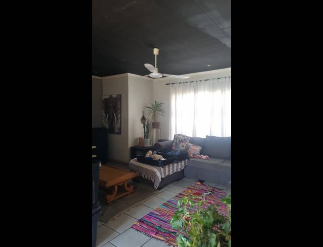 4 BEDROOM HOUSE FOR SALE IN BARRY HERTZOG PARK
